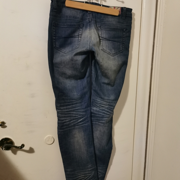 Distressed jeans - Picture 5 of 7